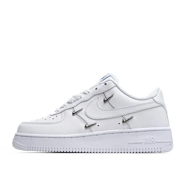 Nike Wmns Air Force 1 07 LXChrome Swooshes White ??