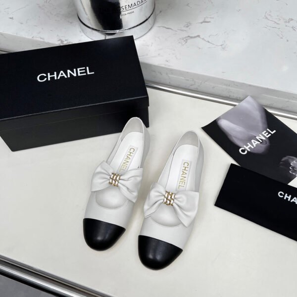 CHANEL 25S MARY JANES IN WHITE MIX BLACK CALFSKIN WITH BOW GOLD HARDWRE